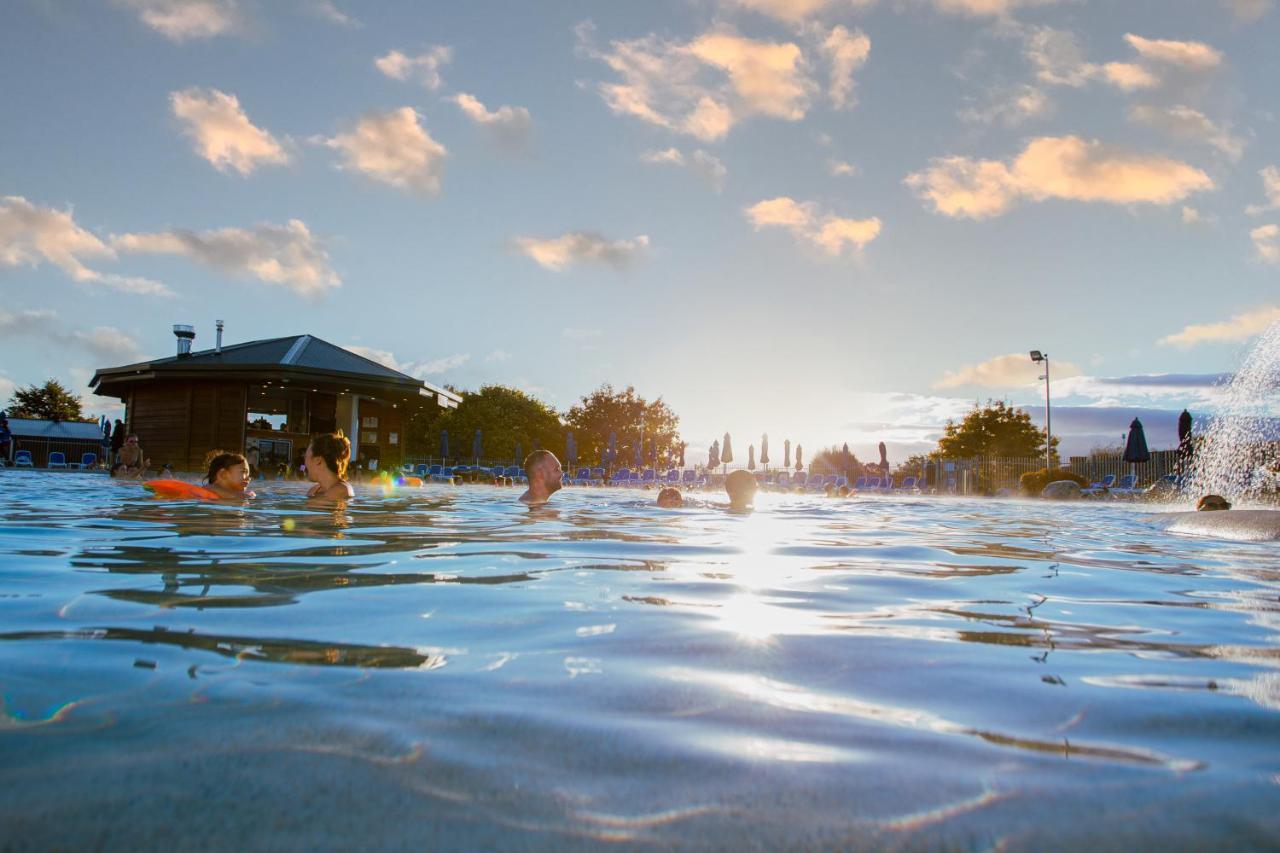 Lake Taupo Holiday Resort ภายนอก รูปภาพ